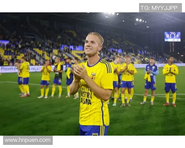 格拉夫夏普与坎布尔的激烈对决揭示足球战术的精彩较量与球队实力的较近差距 格拉夫夏普与坎布尔的激烈对决揭示足球战术的精彩较量与球队实力的较近差距