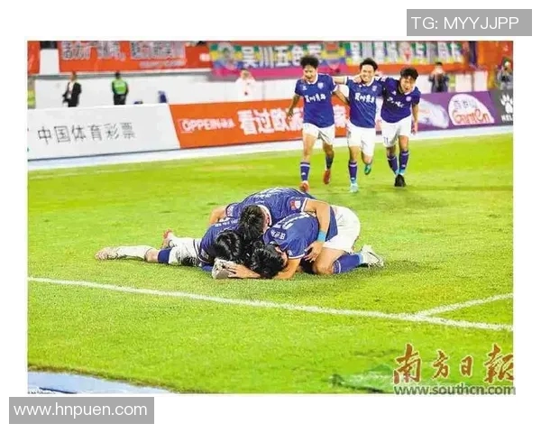 汉堡与踢球者的激烈对决展现足球魅力与美食文化的完美结合