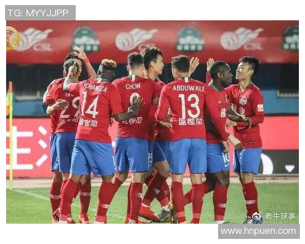 武汉卓尔迎战河南建业争夺中超联赛关键三分的激烈对决