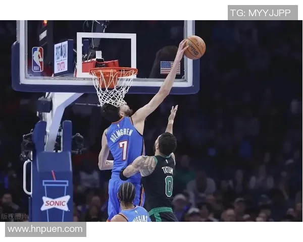 雷霆与凯尔特人精彩对决瞬间回顾及赛场氛围解析